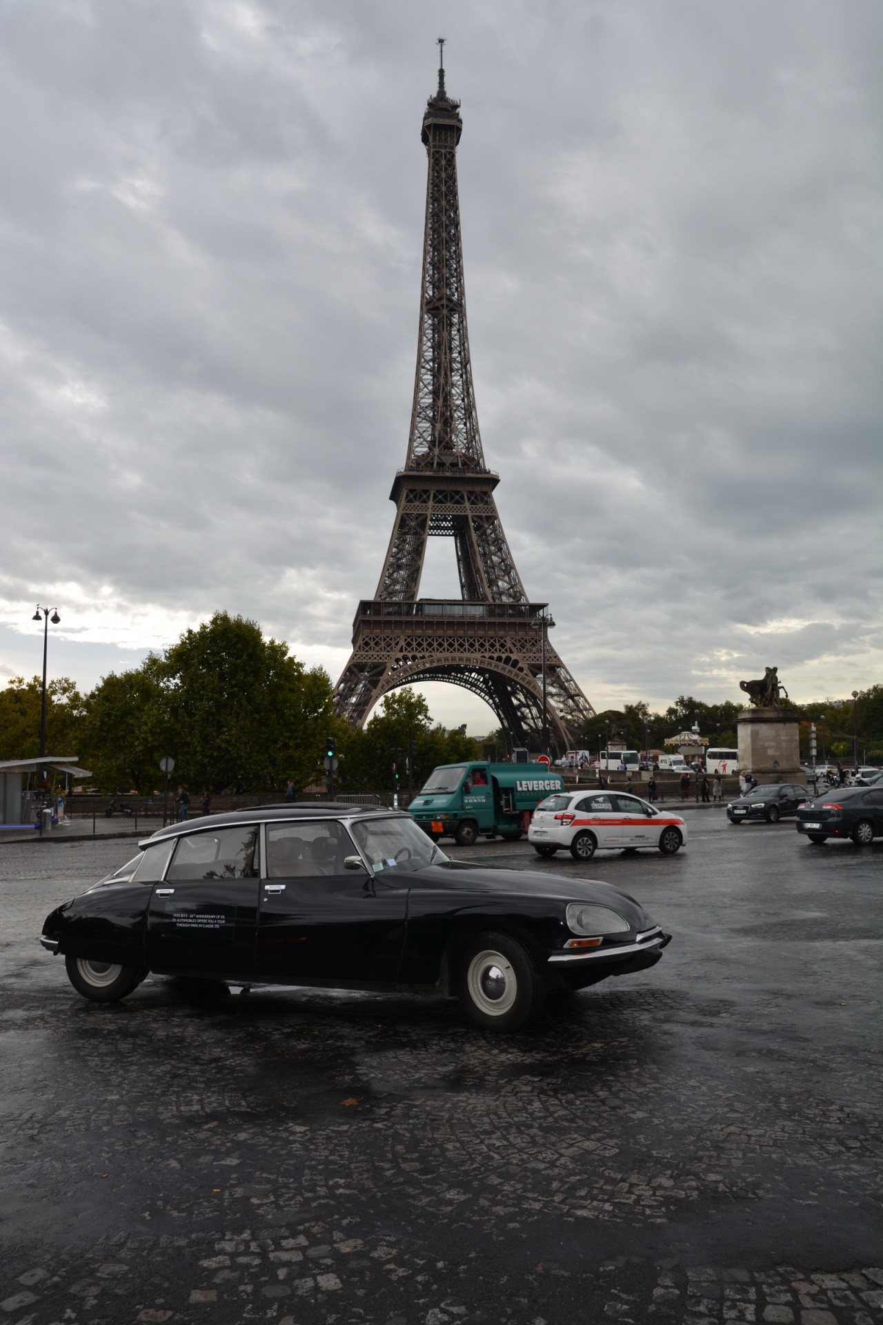 Citroën DS 60 ans tour Eiffel 05