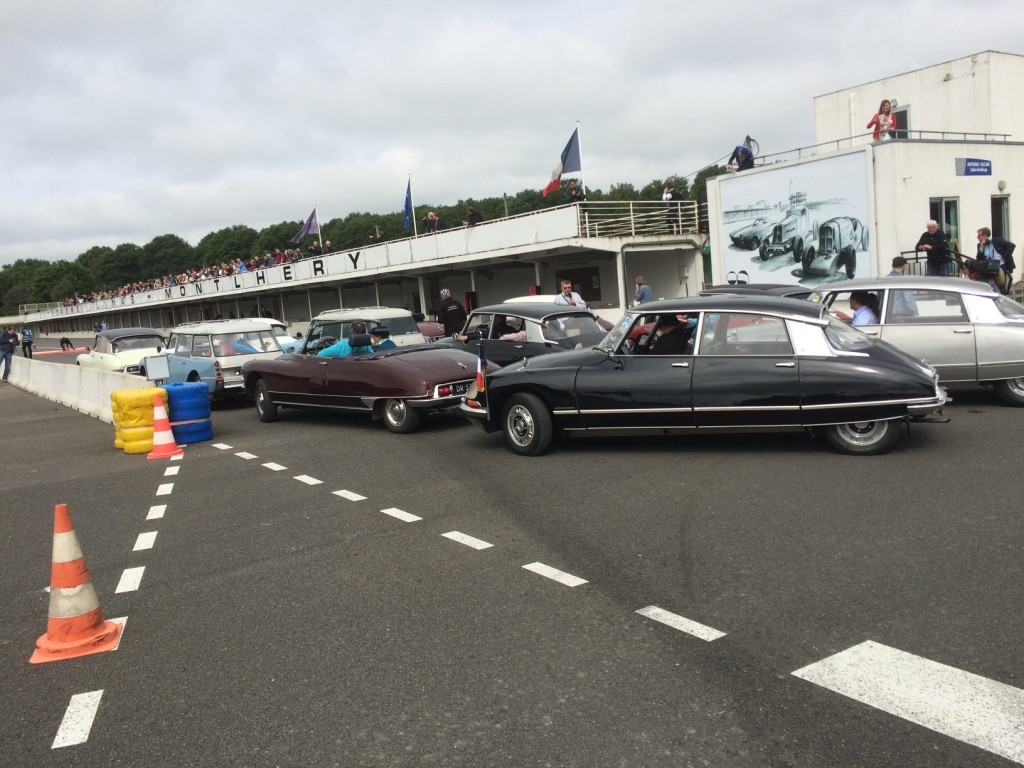 60 ans DS Montlhéry Départ pour les tours de circuit