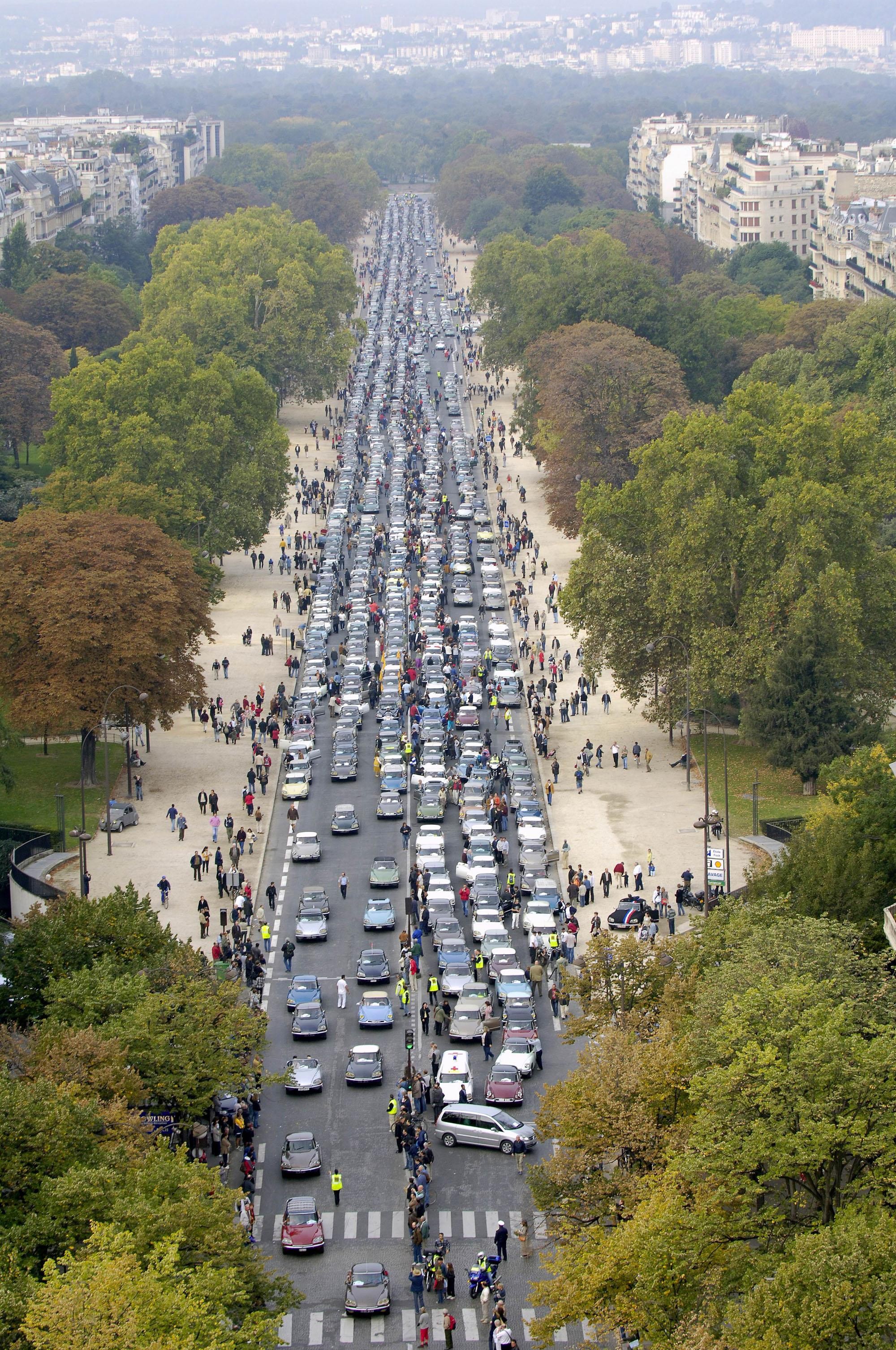 DS 50 ans Défilé Départ Avenue Foch