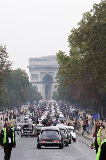 DS 50 ans Défilé Départ Avenue Foch