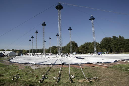 DS 50 ans St Quentin en Yvelines/montage du chapiteau