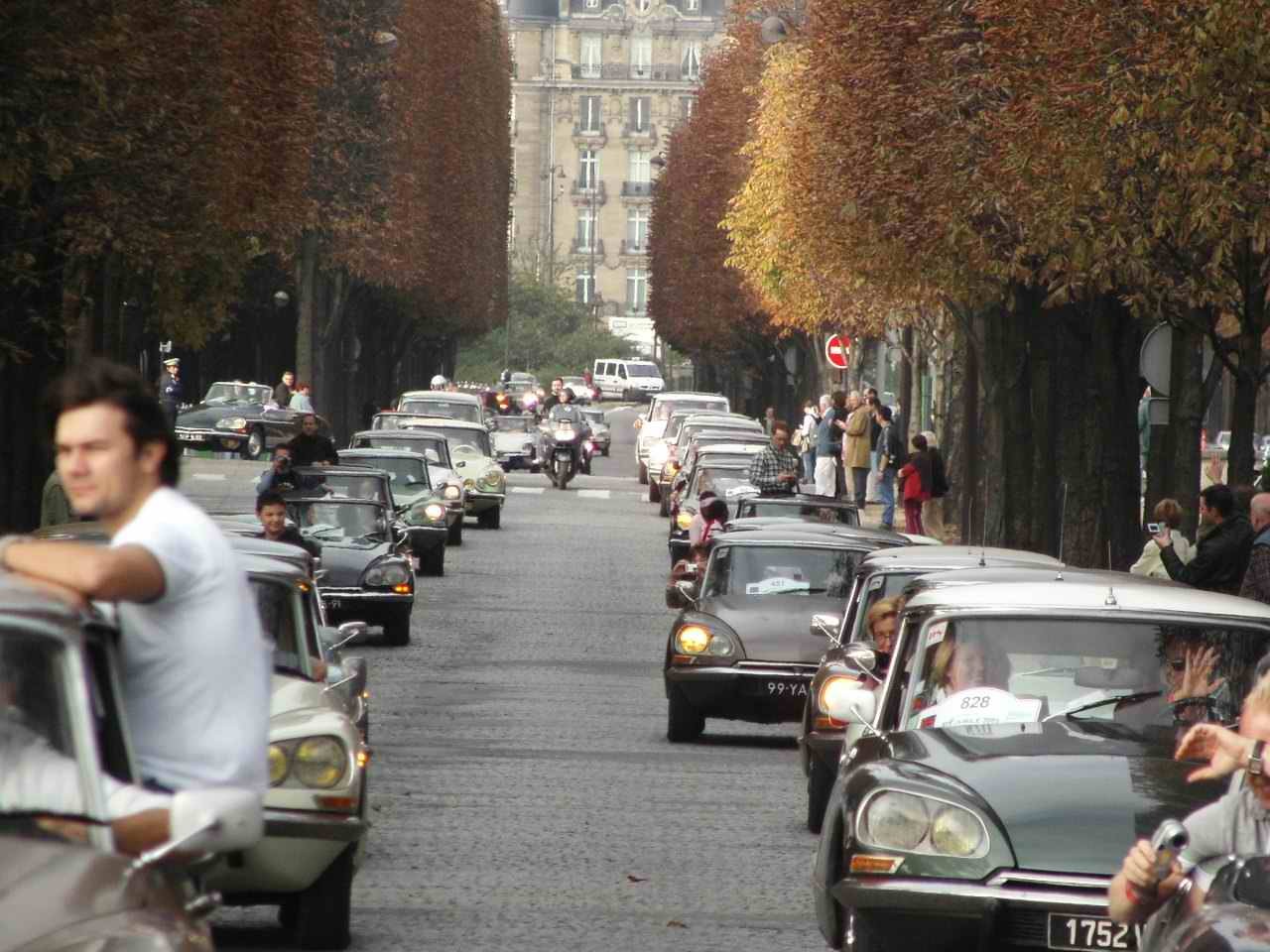 DS 50 ans Arrivée à la Tour Eiffel