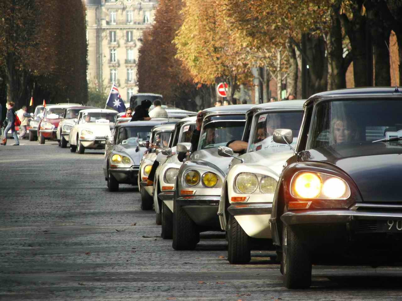 DS 50 ans Arrivée à la Tour Eiffel