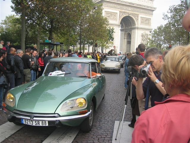 DS 50 ans Défilé Arc de Triomphe