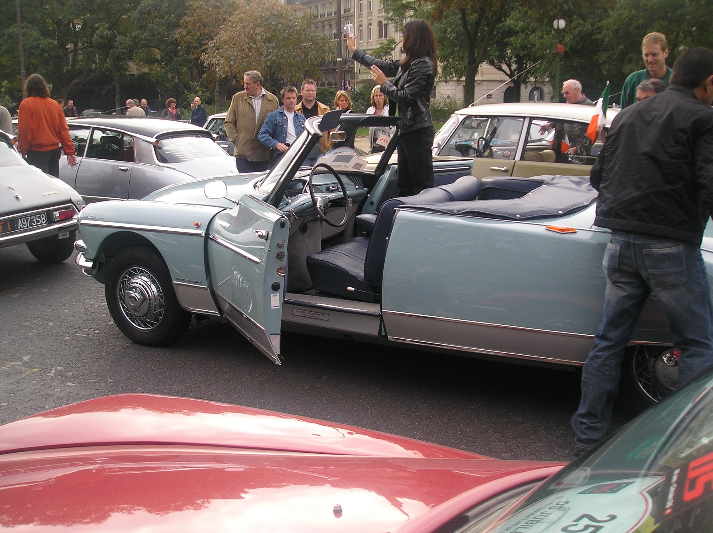 DS 50 ans Défilé Départ Avenue Foch