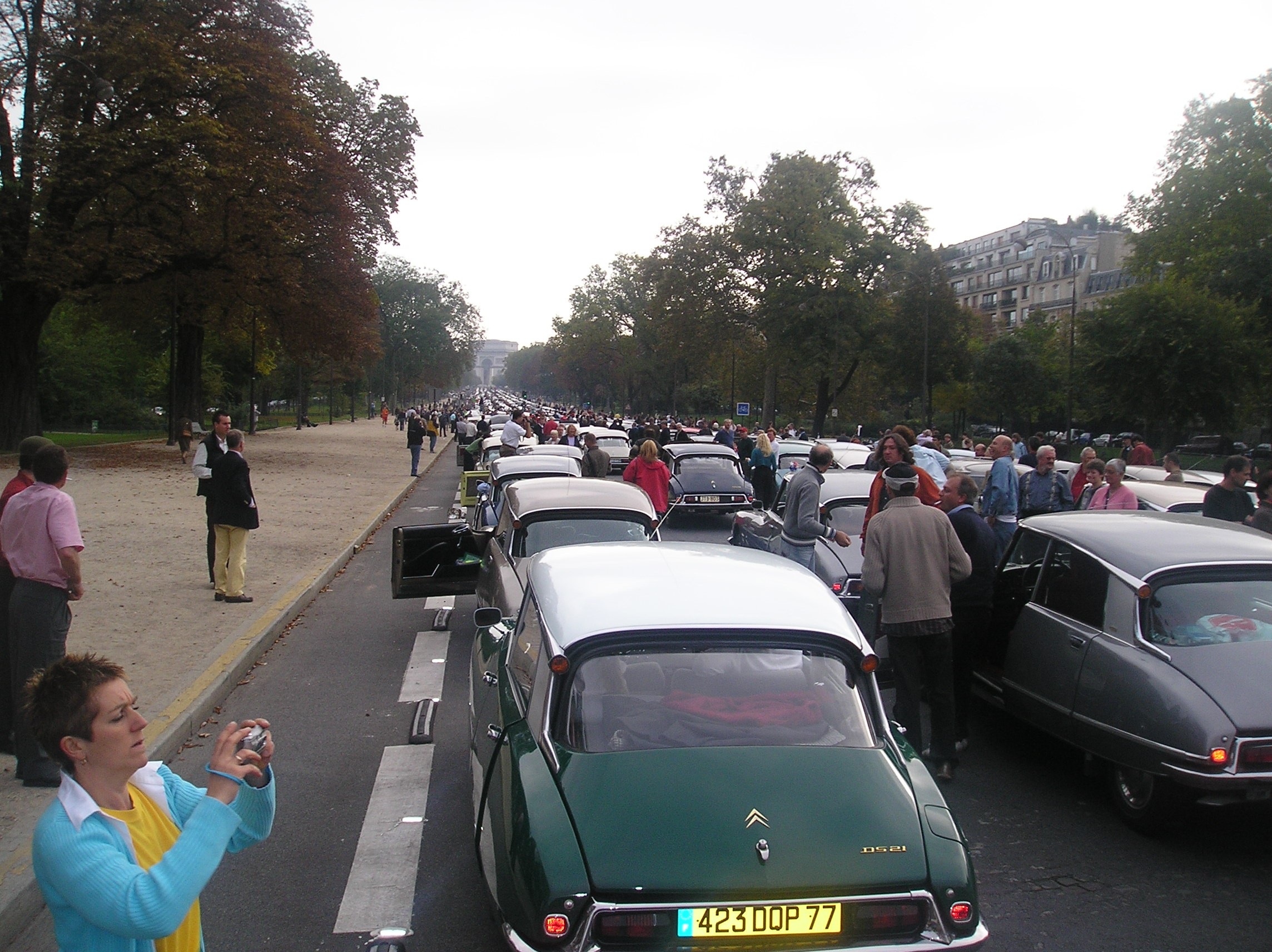 DS 50 ans Défilé Départ Avenue Foch