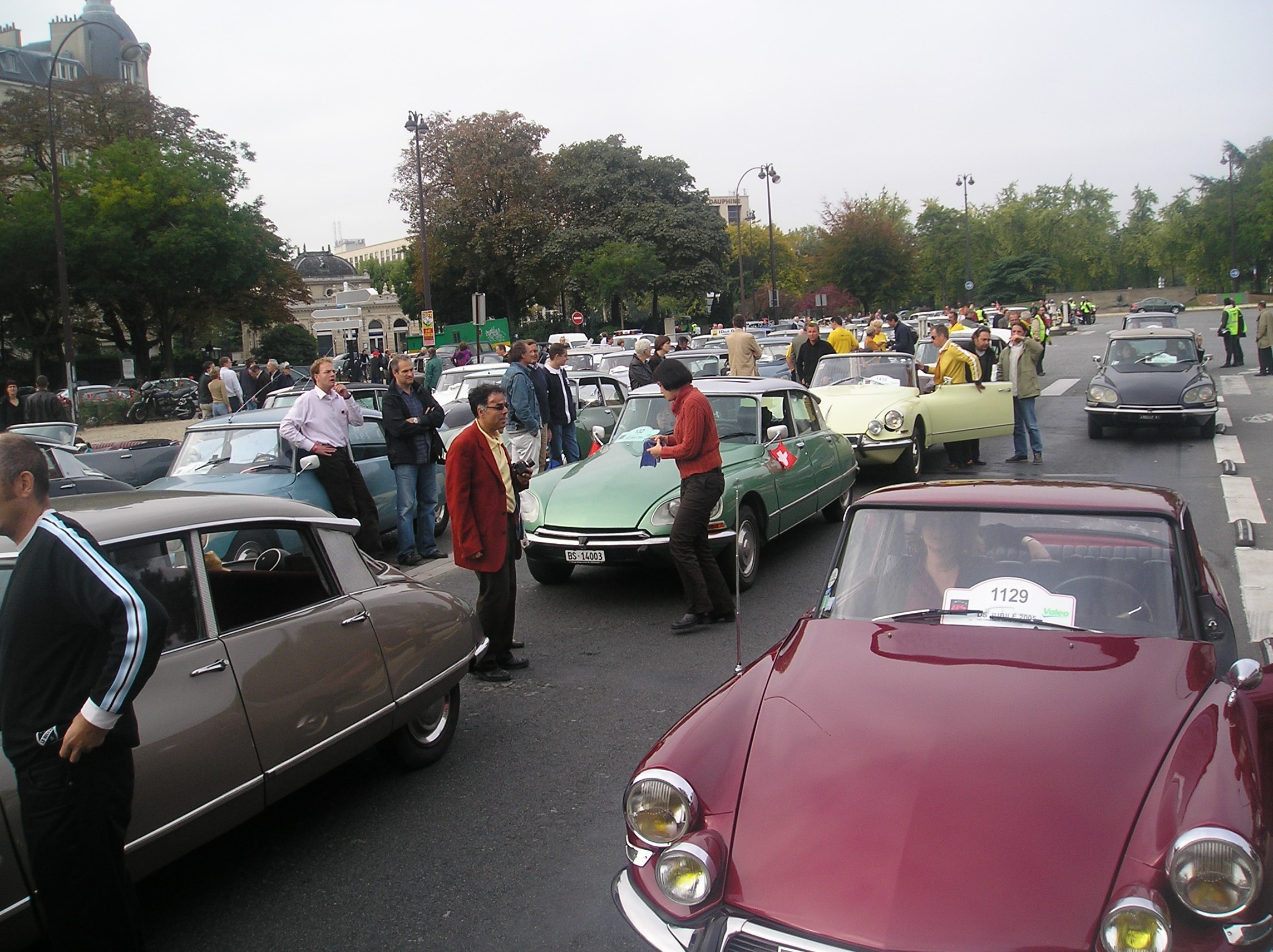 DS 50 ans Défilé Départ Avenue Foch